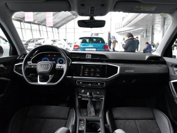 为销量，奥迪Q3跌至22.49万，8种车身颜色，油耗6.7L