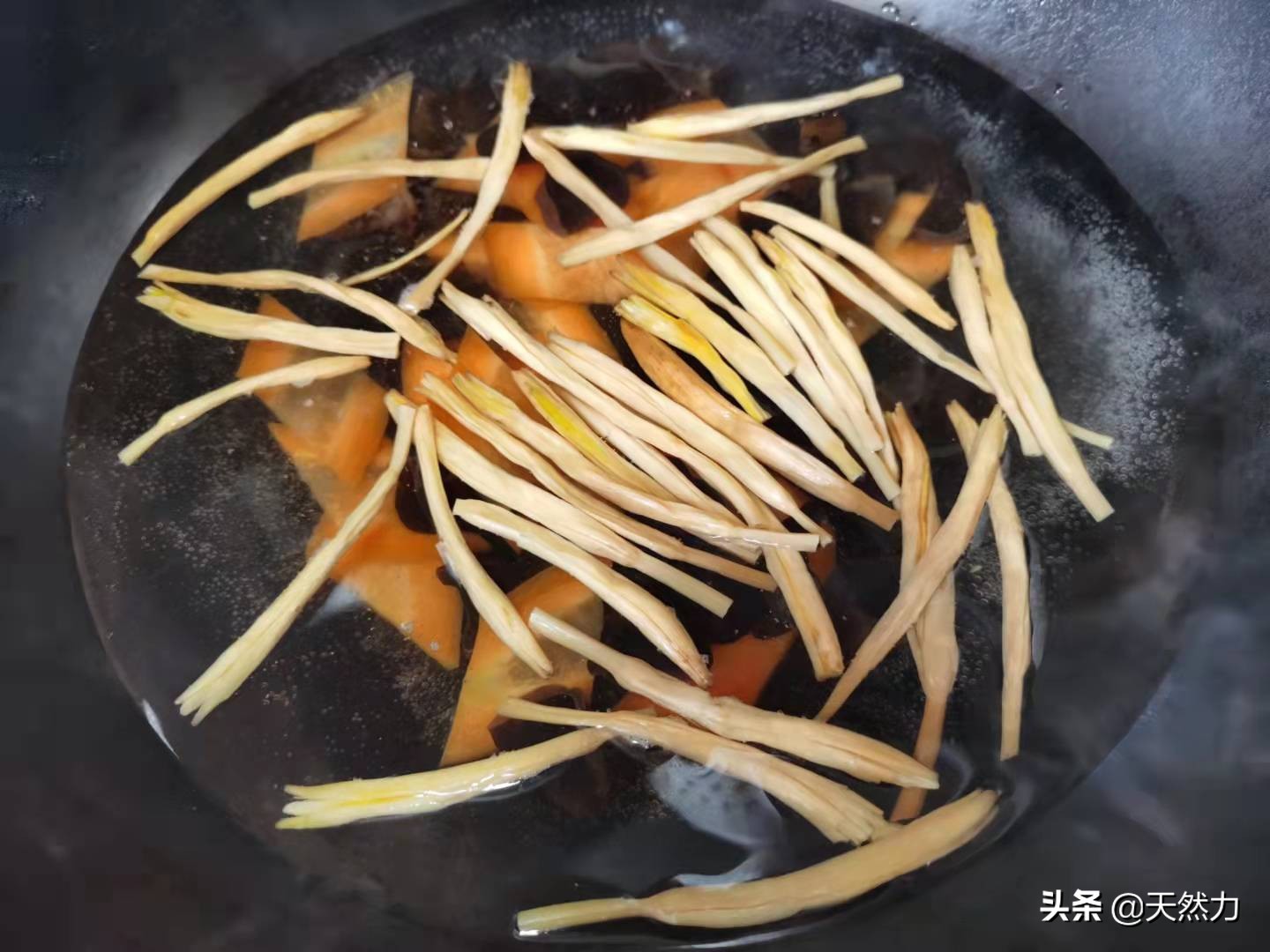 木须肉是传统的经典名菜，做法简单，步骤是关键，看一遍就能学会