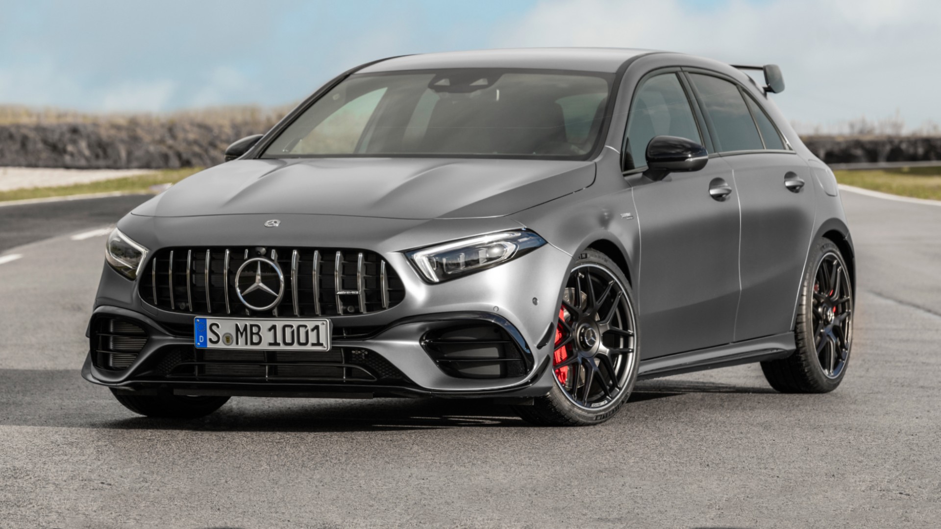 2022款奥迪rs3掀背车对比奔驰amg a45 s
