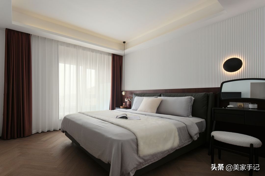 南京夫妻117㎡的家，光一个电视墙就把我迷住，全屋太有品味了