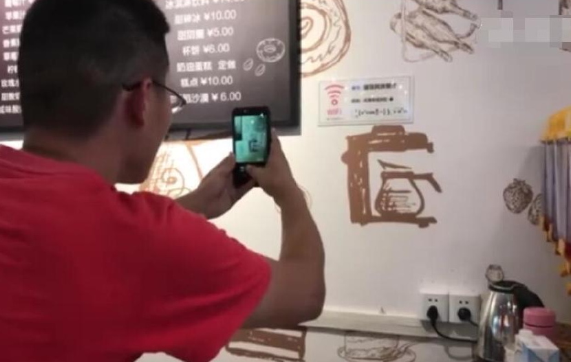 高校食堂WiFi密码走红，能连上的都是学霸级别，学渣：歧视