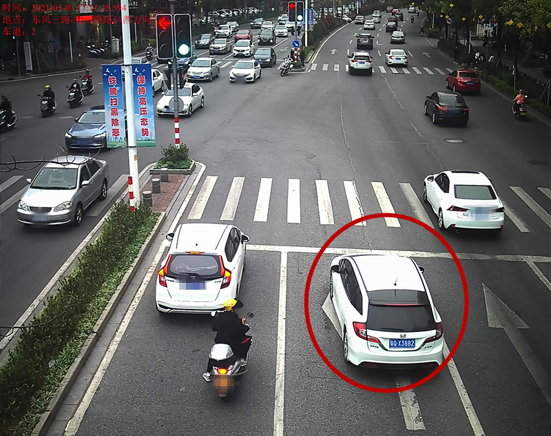 交通违法曝光！