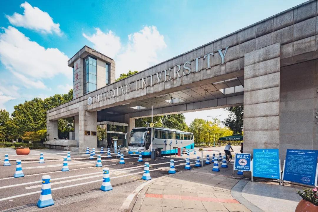 重庆这所高校：坐拥四大校区，出门就是地铁，食堂宿舍堪称