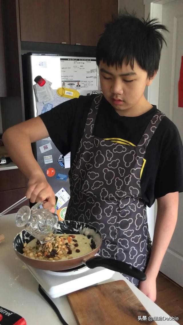 可以教孩子做的牛轧糖,小厨上手快,奶香蜜甜的,早知道就不买了