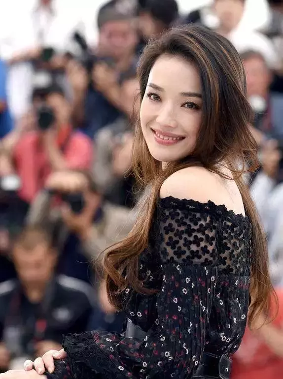 脸大上镜丑？？你一定没试这6款发型！