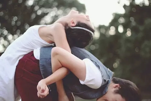 男人接吻時，為什么手總是不老實？這三個過來人的話，很真實！