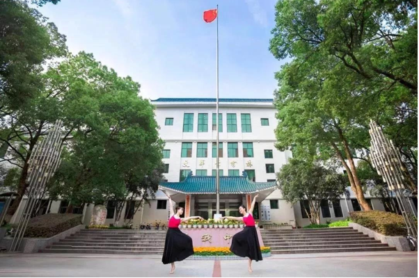 湖北超牛高校：邓小平亲笔题写校名，还坐拥全国唯一与全国第一！