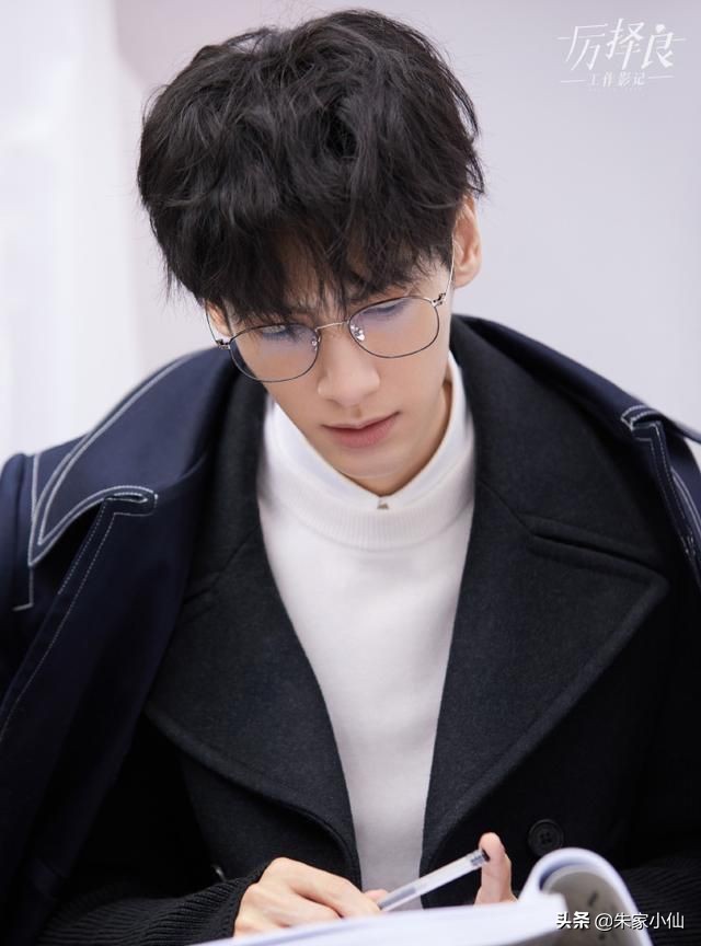 吃瓜：肖战第20个代言，罗云熙无缝进组，吴倩专心搞事业