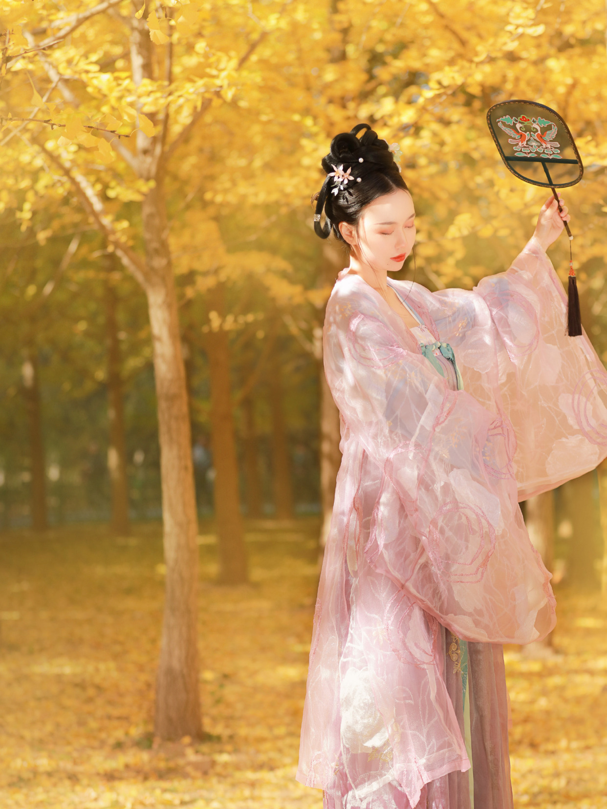其实秋天更适合穿汉服见面(秋天穿的汉服)