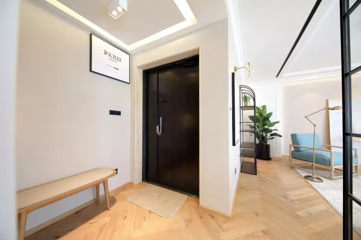 这套房子有俩厨房、俩衣帽间！却只有俩人居住，光装修花100万