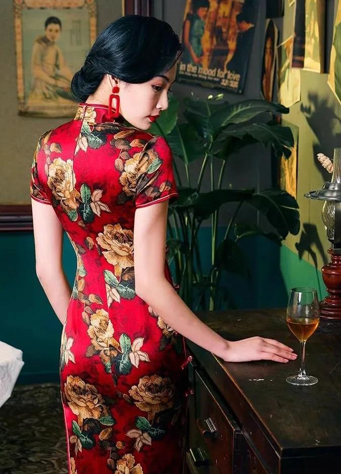 关于介绍旗袍的图片说说配图「短句」 _qq说说网