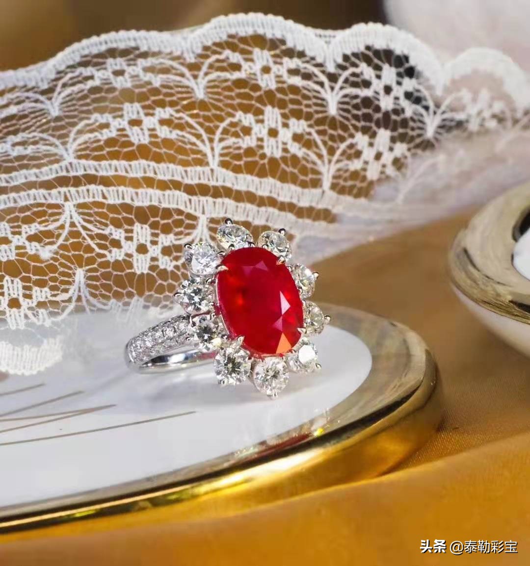 红宝石可以做订婚戒指吗？知道红宝石的订婚戒指吧