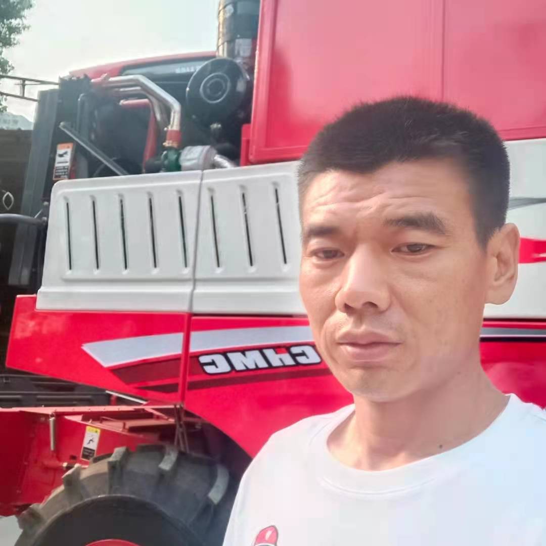 從機(jī)手到月入30萬的老板，你或許就差一臺(tái)鄭州中聯(lián)花生收