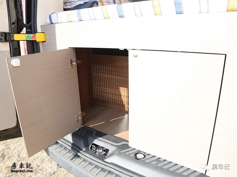沿用轻客销冠车型,打造时尚B型房车,宇通B520售价36.8万