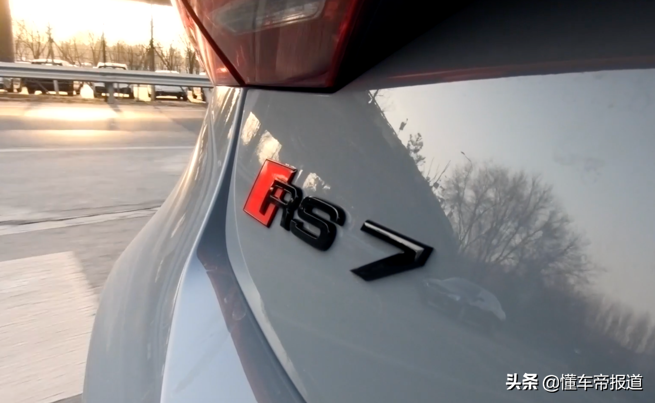 新车｜文能48V顾家，武能4.0T碾压！试驾全新奥迪RS 7