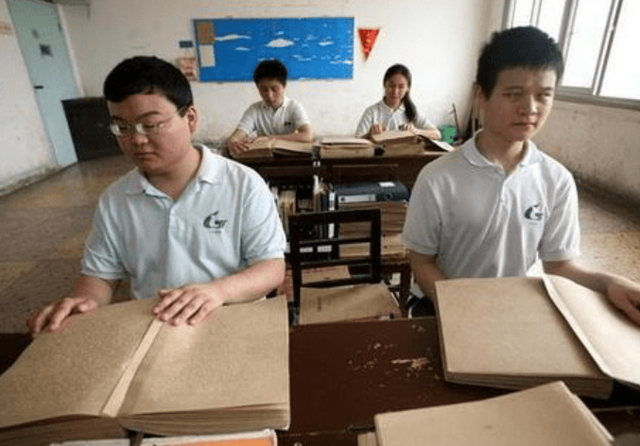 如今盲人也能参加高考了！可看到盲人试卷后，网友却不知所措了