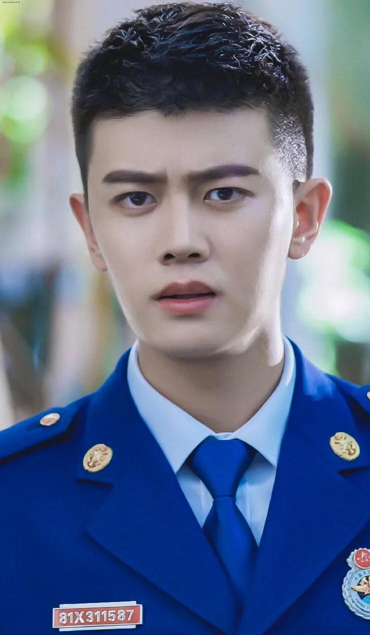 哪个男明星的寸头造型更惊艳?任嘉伦阳光,朱一龙太野了吧