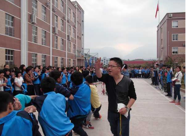 继高中不能招复读生后，私立学校也不能随便进了，学生有喜有忧