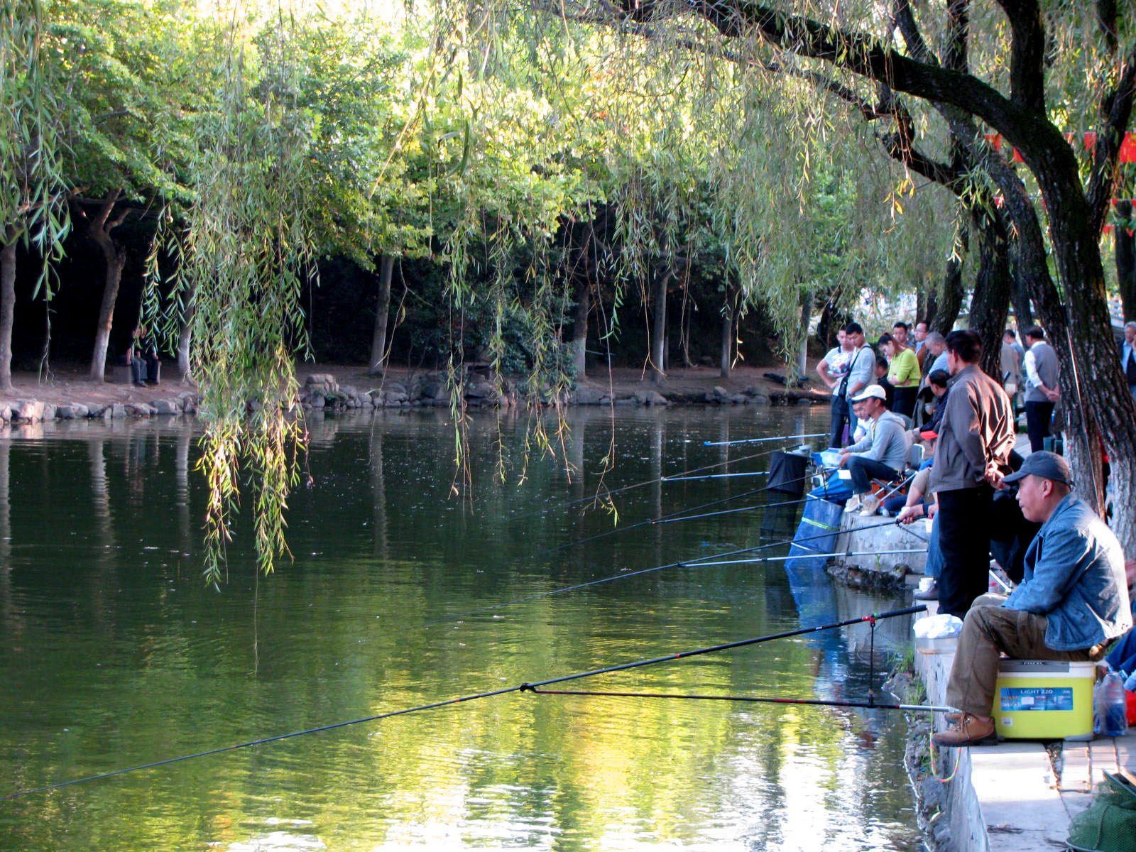 冬季自然水域钓鱼的十二个技巧