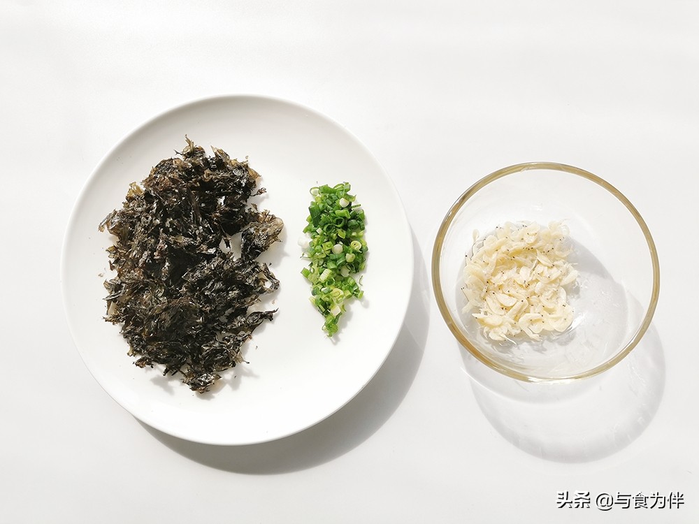 做酸汤水饺，熬“甜醋”是关键，酸爽够味真过瘾，天冷吃着直冒汗