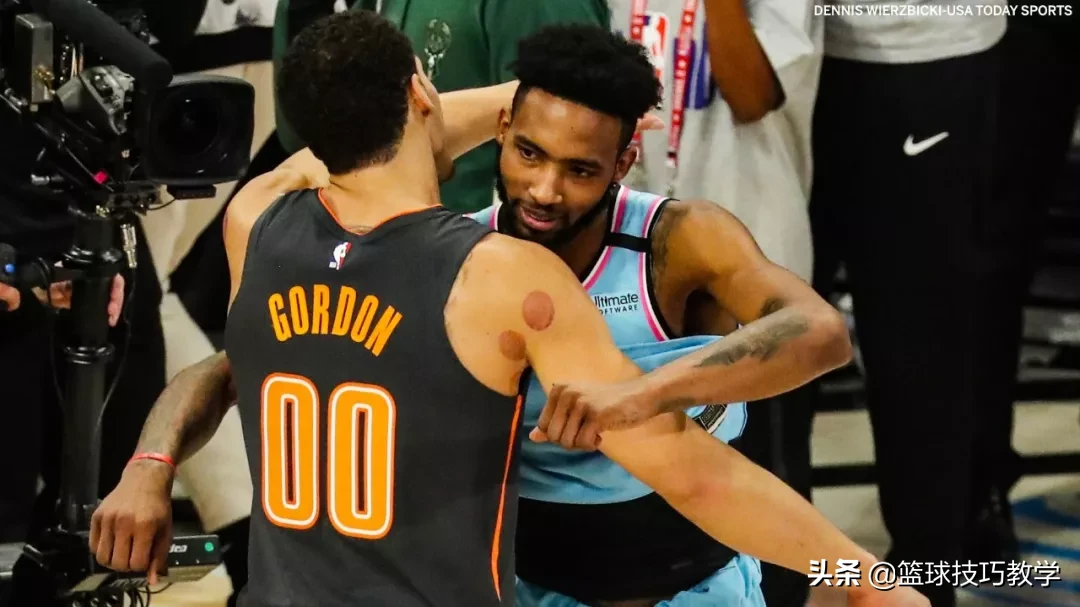 为什么nba扣篮大赛(扣篮大赛打分的内幕被曝光，有人控制比赛，韦德被冤枉？)