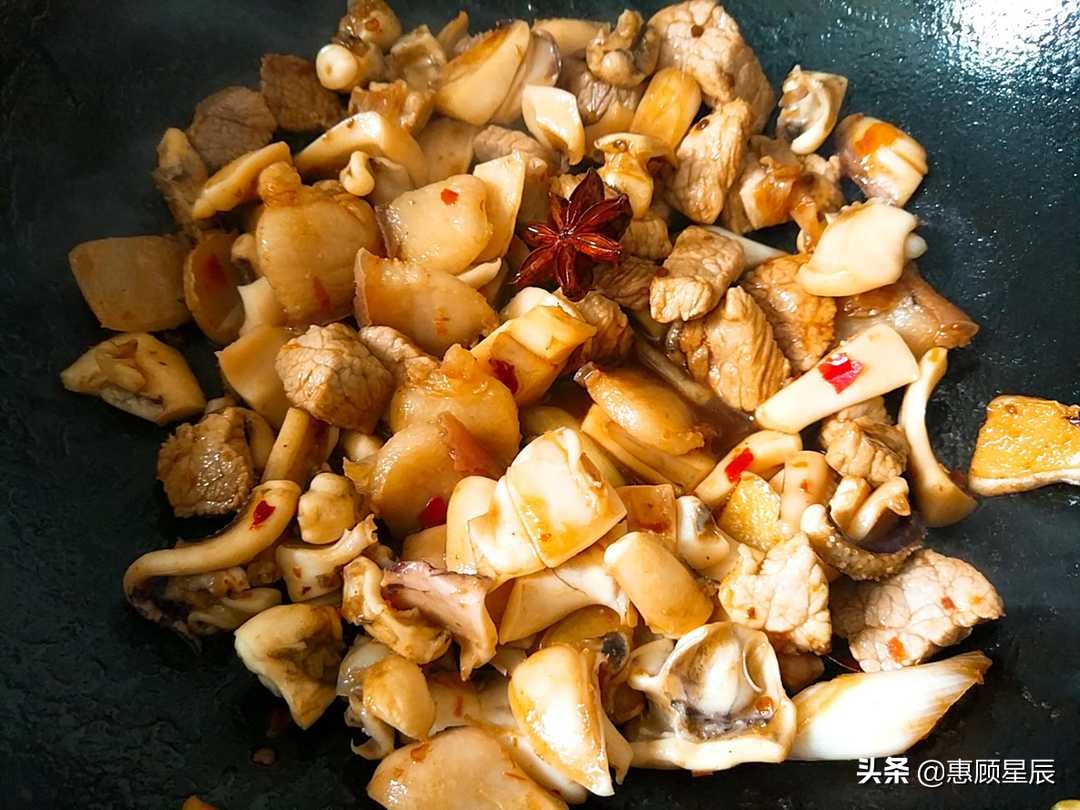鱿鱼干怎样做最好吃？鱿鱼烧肉有妙招，鲜香脆嫩不腥，太爽了