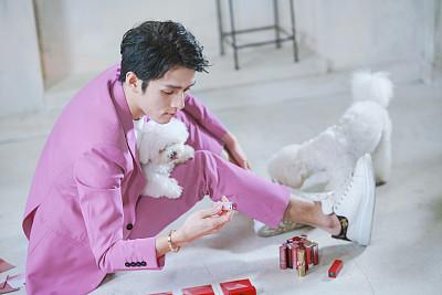 口红怎么挑？缎光、哑光，暖色、冷色……“口红荒”的女生看过来