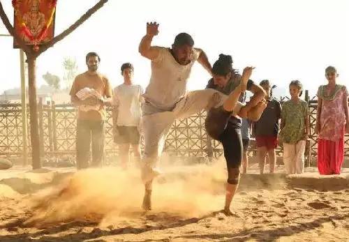 为你，我愿与全世界对抗——《摔跤吧，爸爸》影评