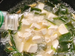 排油减脂好喝不胖，低脂低卡的海带豆腐汤