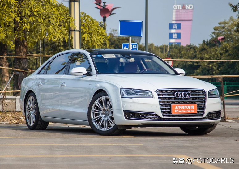 W12版奥迪A8L实拍，最迷人的前脸大灯，比同年奔驰S600L更阔气