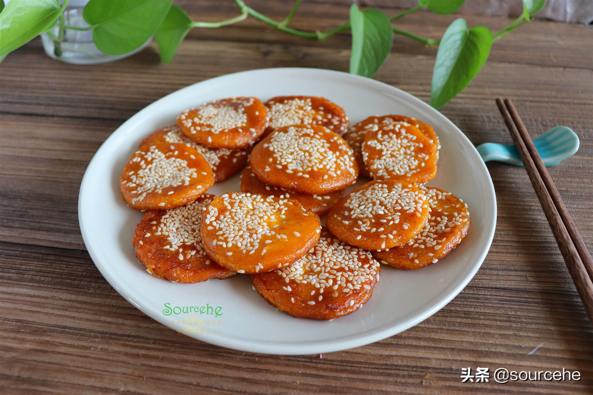 南瓜饼掌握3个技巧，不放一滴水，软软糯糯，甜而不腻，很好吃