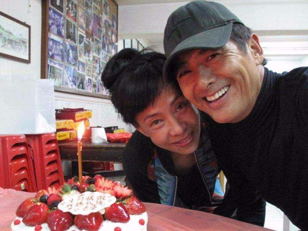 周润发妻子照片（周润发结婚时间）