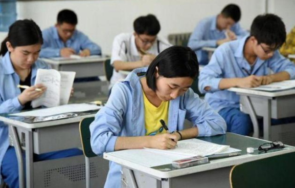 高三模拟考试从来没过400分，还能上本科吗？听听老师怎么说