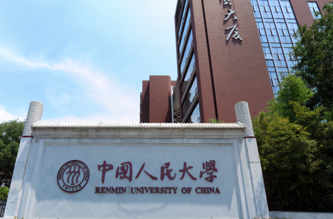 郑州大学一年四季美如画，专业实力很强进步明显，值得考生报考