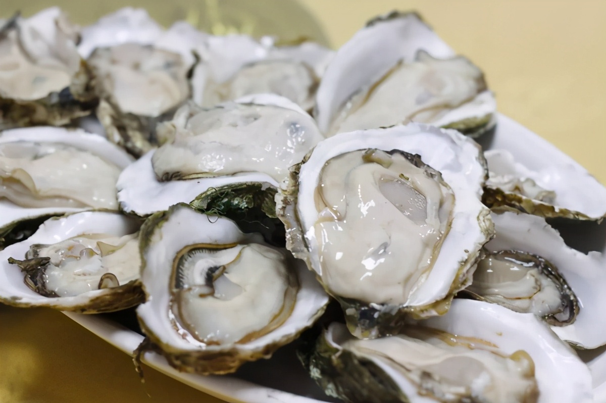 生蚝肚子里面黑色的能吃吗 生蚝里头的黑坨坨能吃吗 - 汽车时代网