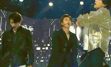 郑号锡电梯事件，V甩毛巾RAP，算尴尬吗？Jin：别看我的