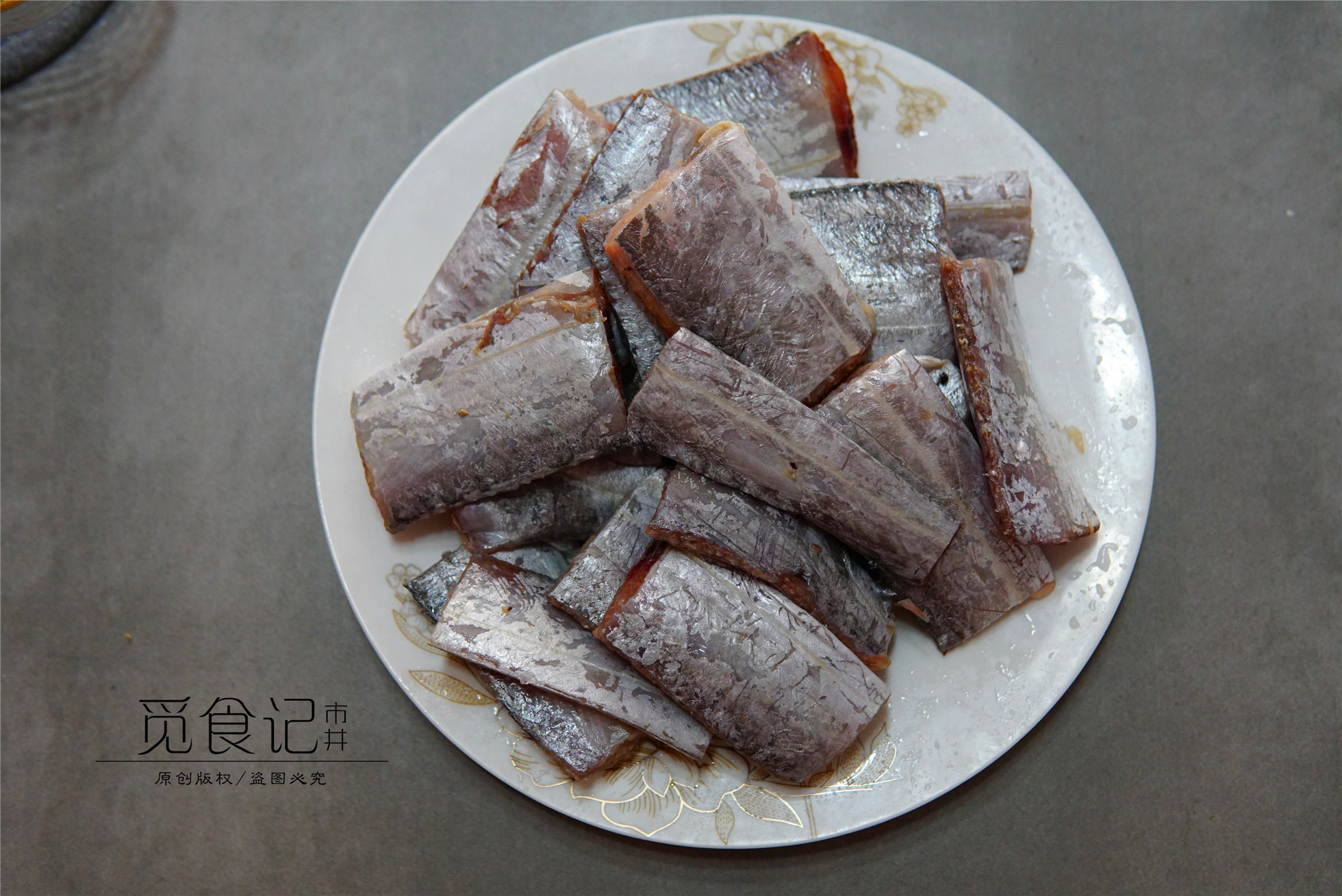 这样炸的带鱼，鱼肉紧实、不腥、鲜嫩，用面浆还是面粉很关键！
