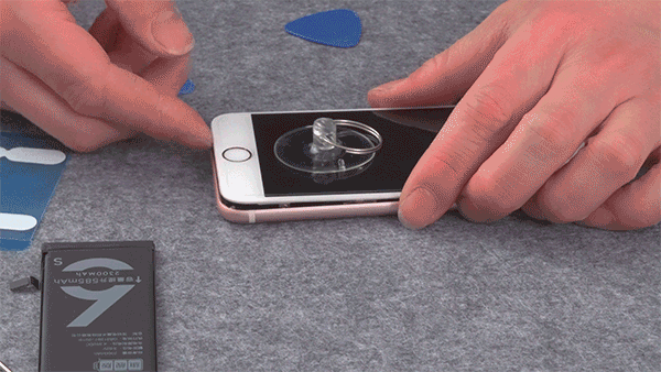 手机卡得不知所措？手把手教你更换大容量电池焕发新生