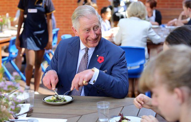 英国餐桌礼仪（盘点英国王室必须遵守的饮食规则）