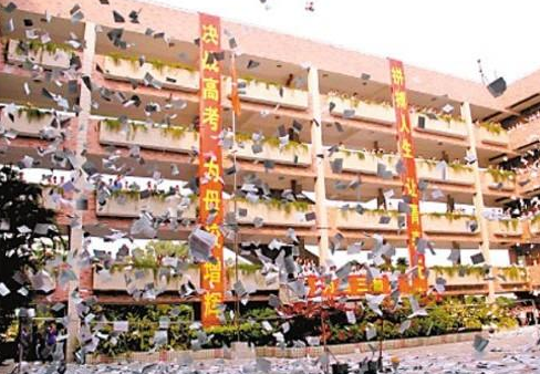 曾经的高考状元黎力，抢银行被判刑10年，出狱后考进985院校