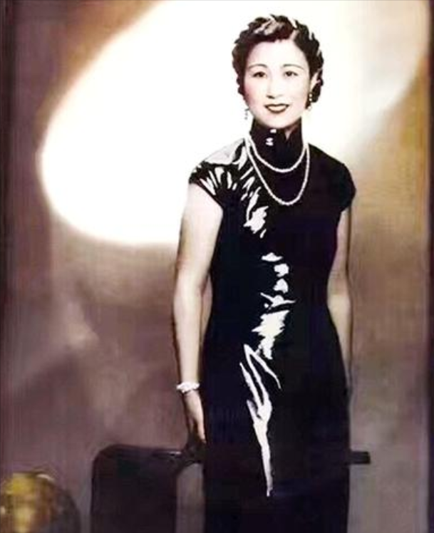 民国复旦校花严幼韵：112岁依然每天化妆，3个女儿都很厉害