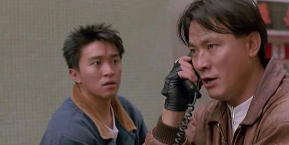 老友去世，痛失挚爱，被圈内人炮轰，周星驰“叛众亲离”的一生