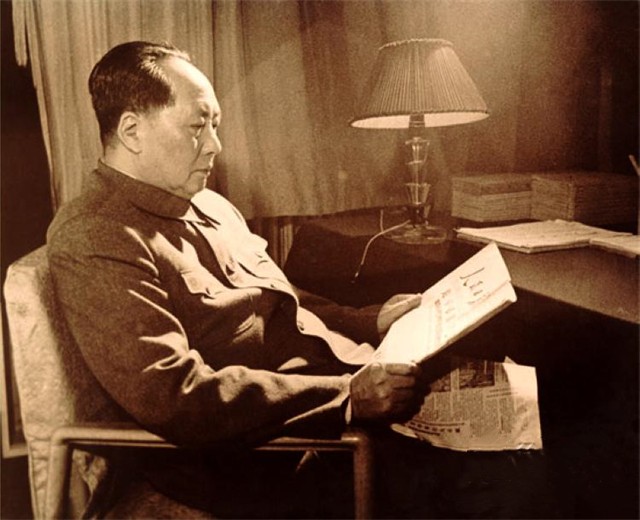 毛泽东《论十大关系》提出的基本方针：调动一切积极因素，为社会主义建设服务