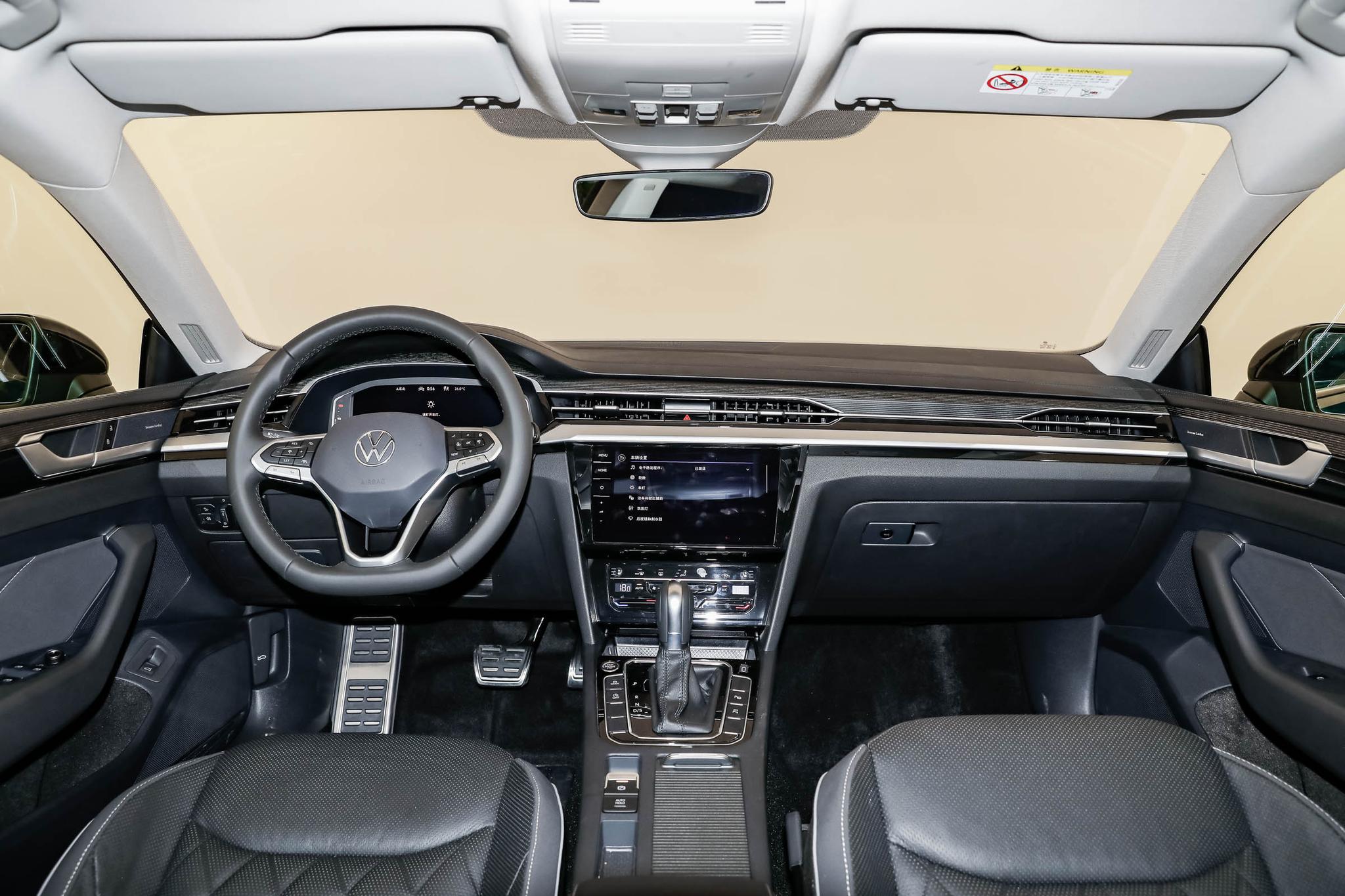 内饰方面,最美大众不是浪得虚名,采用了全新的扁平化的设计.