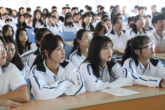 公认“烂大街”的3个专业，毕业人数供大于求，就业难于登天