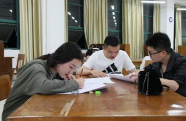 为什么大一要上“晚自习”，大二以后就不用了？过来人告诉你答案