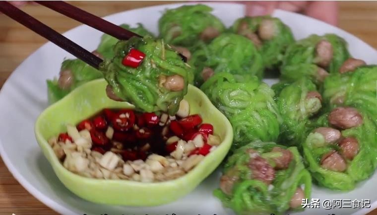 萝卜别再腌着吃了，加1把花生米，教你新做法，营养解馋比肉还香