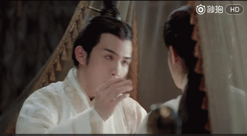 “7300万粉丝灰姑娘”迪丽热巴的“饭圈”专宠史