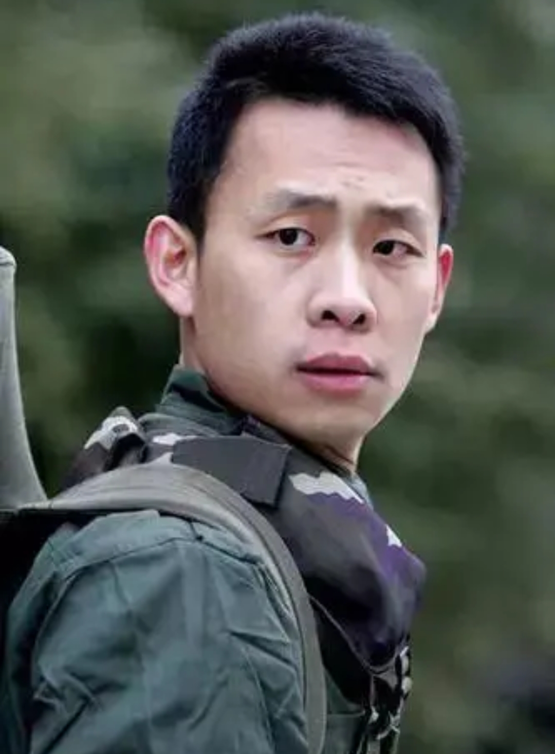 42岁张译过度减肥瘦成"小老头",头发稀少疑似秃顶引人担忧