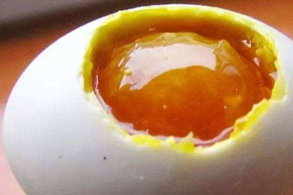 煮鸭蛋、咸鸭蛋、松花蛋，早餐吃哪种鸭蛋更健康？吃错了浪费营养